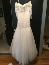 Load image into Gallery viewer, Monique Lhuillier &#39;Addie&#39; - Monique Lhuillier - Nearly Newlywed Bridal Boutique - 3
