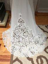 Load image into Gallery viewer, Watters &#39;Cruz&#39; size 4 used wedding dress view of train

