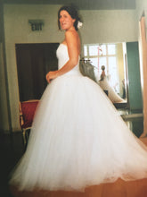 Load image into Gallery viewer, Richard Glasgow &#39;Tulle&#39; size 8 used wedding dress side view on bride

