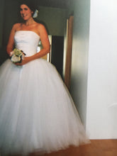 Load image into Gallery viewer, Richard Glasgow &#39;Tulle&#39; size 8 used wedding dress front view on bride
