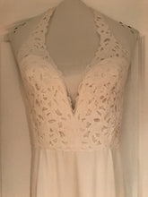 Load image into Gallery viewer, Watters &#39;Cruz&#39; size 4 used wedding dress front view on hanger
