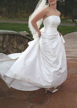 Load image into Gallery viewer, Romona Keveza Silk Strapless A-line Wedding Dress - Romona Keveza - Nearly Newlywed Bridal Boutique - 1
