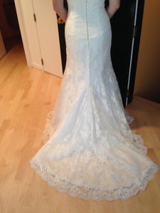 Monique Lhuillier '1304' size 10 sample wedding dress back view on bride