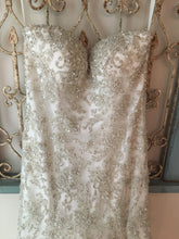 Load image into Gallery viewer, Allure &#39;C283&#39;size 12 used wedding dress front view close up
