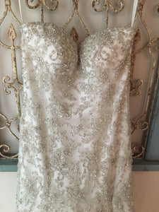 Allure 'C283'size 12 used wedding dress front view close up