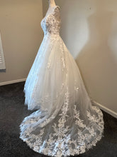 Load image into Gallery viewer, Allure Bridals &#39;9912&#39;
