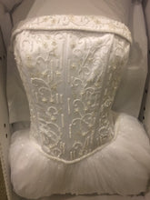 Load image into Gallery viewer, David&#39;s Bridal &#39;Tulle&#39; size 8 used wedding dress front view in box
