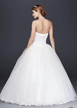 Load image into Gallery viewer, David&#39;s Bridal &#39;Tulle&#39; size 8 used wedding dress back view on model
