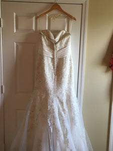 Mori Lee'1903' size 12 used wedding dress bak view on hanger