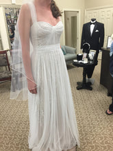 Load image into Gallery viewer, Monique Lhuillier &#39;Marcella&#39; - Monique Lhuillier - Nearly Newlywed Bridal Boutique - 1
