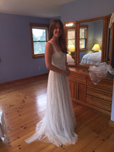 Load image into Gallery viewer, Monique Lhuillier &#39;Marcella&#39; - Monique Lhuillier - Nearly Newlywed Bridal Boutique - 4

