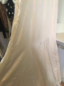 Tara Keely 'Classic' size 4 used wedding dress view of train