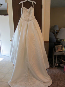 Kirstie Kelly 'Sleeping Beauty' size 8 new wedding dress back view on hanger