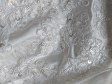 Load image into Gallery viewer, Mingdas &#39;Long Sleeve&#39; size 4 new wedding dress view of material
