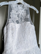 Load image into Gallery viewer, Vera Wang White &#39;Illusion Floral&#39; size 4 new wedding dress front view close up
