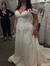 Load image into Gallery viewer, David&#39;s Bridal &#39;WG3979&#39;

