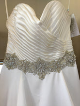Load image into Gallery viewer, Mori Lee &#39;5266&#39; size 16 sample wedding dress front view close up of bodice
