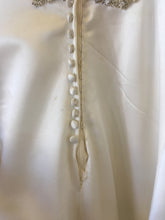 Load image into Gallery viewer, Mori Lee &#39;5266&#39; size 16 sample wedding dress back view of buttons
