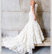 Load image into Gallery viewer, Michelle Roth &#39;Custom&#39; size 6 used wedding dress side view on bride
