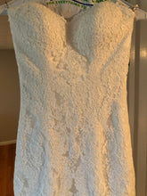 Load image into Gallery viewer, Stella York &#39;5840&#39; size 2 used wedding dress front view close up on hanger
