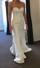 Load image into Gallery viewer, Bridal Garden &#39;Sweetheart&#39; size 6 new wedding dress front view on bride
