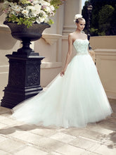 Load image into Gallery viewer, Casablanca &#39;Sea Breeze&#39; size 6 new wedding dress side view on model
