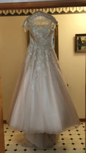 Load image into Gallery viewer, Justin Alexander &#39;8726&#39; size 10 used wedding dress front view on hanger
