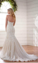 Load image into Gallery viewer, Essence of Australia &#39;2267&#39; size 8 new wedding dress back view on model
