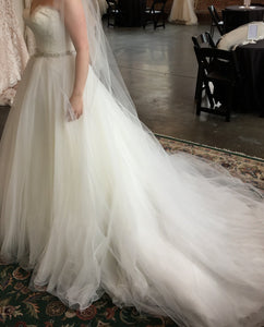 Allure Bridals '2915' size 4 new wedding dress side view on bride