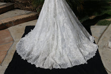 Load image into Gallery viewer, Bonny Bridal &#39;8511&#39; size 10 sample wedding dress view of train
