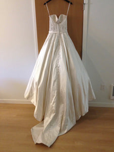 Allure 'Ballgown' size 4 new wedding dress back view on hanger