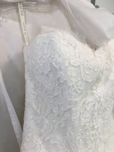 Load image into Gallery viewer, Ines Di Santo &#39;Estee&#39; size 4 used wedding dress front view close up on hanger
