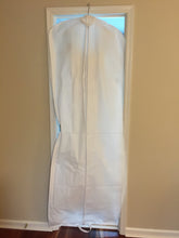 Load image into Gallery viewer, Rosa Clara &#39;Idoia&#39; size 8 new wedding dress view in bag

