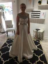 Load image into Gallery viewer, Sherri Hill &#39;21248&#39; size 4 new wedding dress front view on bride
