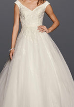 Load image into Gallery viewer, David&#39;s Bridal &#39;Jewel&#39; size 8 new wedding dress front view on model
