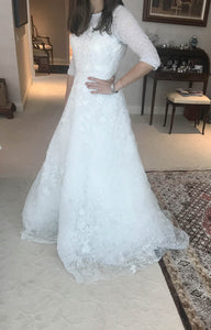 Oscar de la Renta 'MTO' size 4 new wedding dress front view on bride