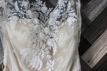 Load image into Gallery viewer, BHLDN &#39;Onyx&#39; size 4 new wedding dress front view close up
