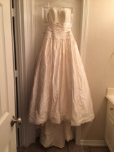 Load image into Gallery viewer, Paloma Blanca &#39;4015&#39; size 0 new wedding dress front view on hanger
