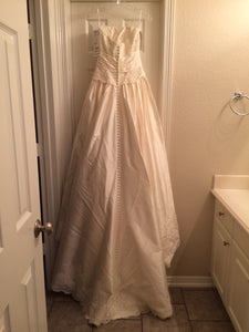 Paloma Blanca '4015' size 0 new wedding dress back view on hanger