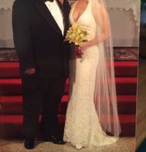 Load image into Gallery viewer, Monique Lhuillier &#39;V Neck Halter&#39; - Monique Lhuillier - Nearly Newlywed Bridal Boutique - 1
