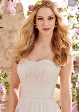 Load image into Gallery viewer, Mori Lee &#39;6801&#39; size 20 new wedding dress front view close up on model
