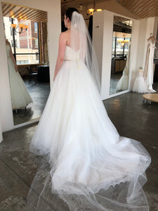 Allure Bridals '2915' size 4 new wedding dress back view on bride