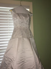 Load image into Gallery viewer, Anjolique Bridal &#39;Off The Shoulder&#39; size 6 used wedding dress front view on hanger
