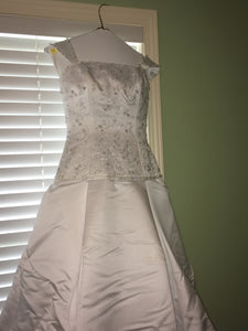 Anjolique Bridal 'Off The Shoulder' size 6 used wedding dress front view on hanger