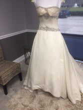 Load image into Gallery viewer, Kenneth Pool &#39;Majestic&#39; - Kenneth Pool - Nearly Newlywed Bridal Boutique - 1
