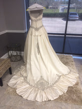 Load image into Gallery viewer, Kenneth Pool &#39;Majestic&#39; - Kenneth Pool - Nearly Newlywed Bridal Boutique - 3
