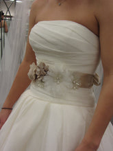 Load image into Gallery viewer, Vera Wang White &#39;Organza Strapless&#39;
