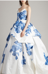 Monique Lhuillier 'Resort' size 6 new wedding dress front view on model