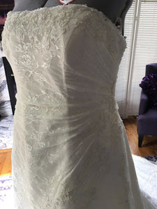 Maggie Sottero 'A3021' size 24 new wedding dress side view on mannequin