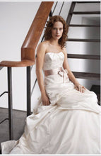 Load image into Gallery viewer, Judd Waddell &#39;3080 Neckline&#39; - Judd Waddell - Nearly Newlywed Bridal Boutique - 3
